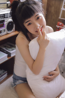 口吃的外国女孩迷上中国自学汉语